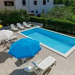 Будинок відпочинку House With A Swimming Pool - 23000 Пореч