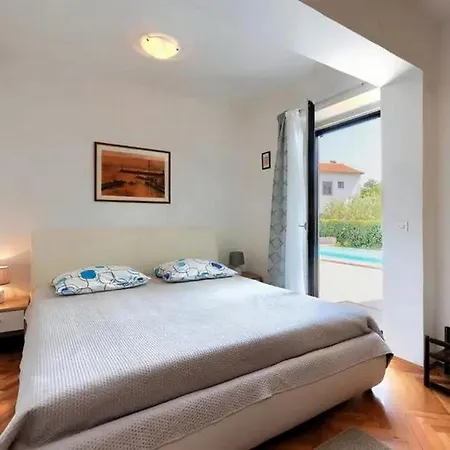 House With A Swimming Pool - 23000