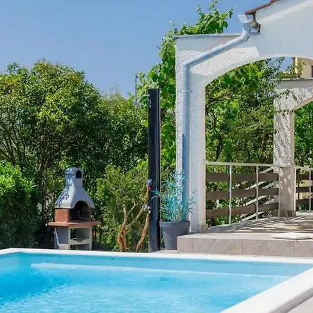 House With A Swimming Pool - 23000 別荘 *