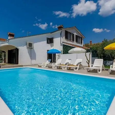 House With A Swimming Pool - 23000 Casa de Férias