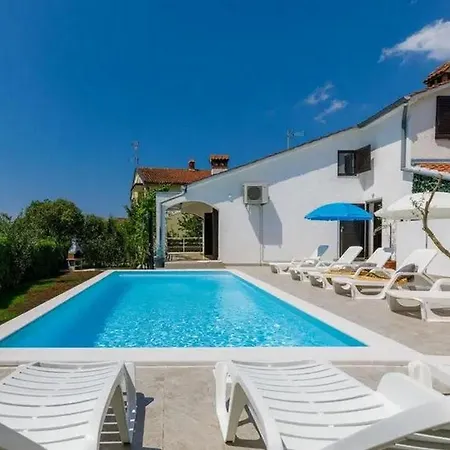 別荘 House With A Swimming Pool - 23000 ポレッチ