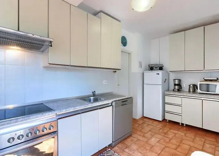 House With A Swimming Pool - 23000 Дом отдыха Пореч