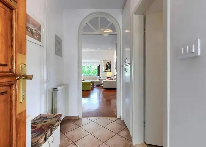 House With A Swimming Pool - 23000