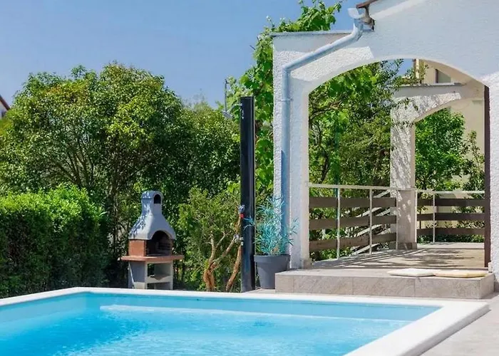 House With A Swimming Pool - 23000 Дом отдыха *