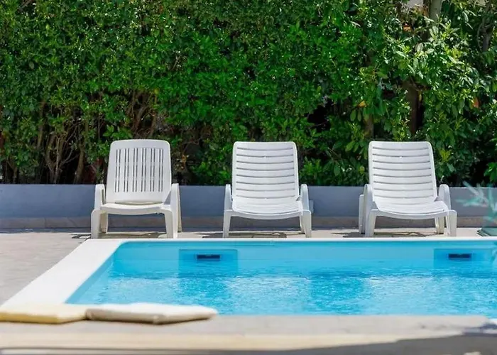 House With A Swimming Pool - 23000 Дом отдыха Пореч